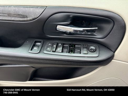 Used 2016 Dodge Grand Caravan SXT image 13