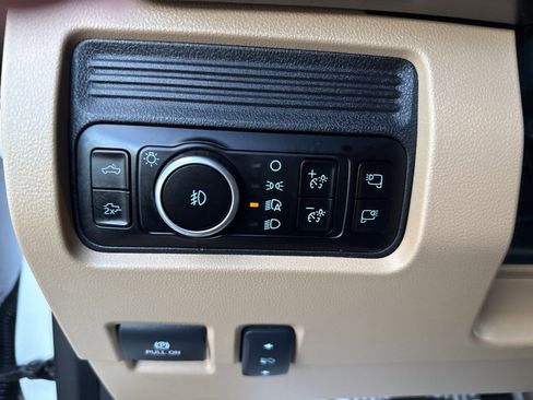 Certified 2025 Ford F350 Lariat w/ Lariat Ultimate Package image 16