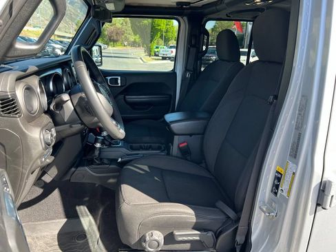 Used 2023 Jeep Wrangler Unlimited AWD/4WD image 25