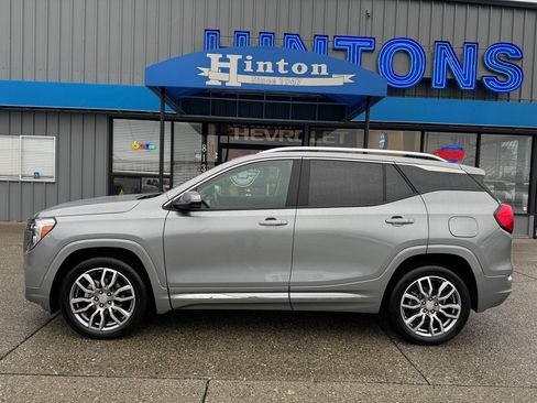 Used 2024 GMC Terrain Denali AWD/4WD image 2