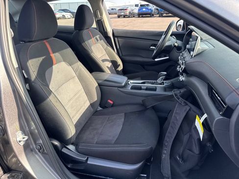 Used 2025 Nissan Sentra SR FWD image 12