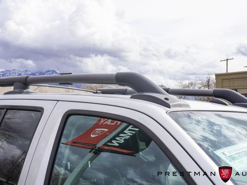 Used 2021 Nissan Frontier PRO-4X w/ Pro-4x Utility Package image 5