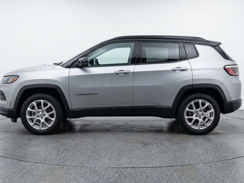 Used 2025 Jeep Compass Limited image 5