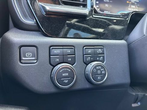 Used 2024 Chevrolet Silverado 1500 LT Trail Boss w/ LT Trail Boss Premium Package AWD/4WD image 19