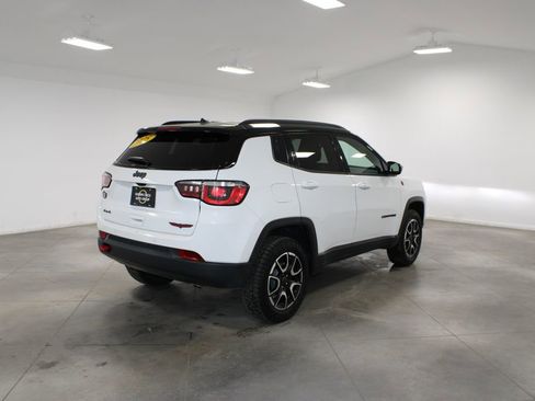 Used 2025 Jeep Compass Trailhawk AWD/4WD image 9