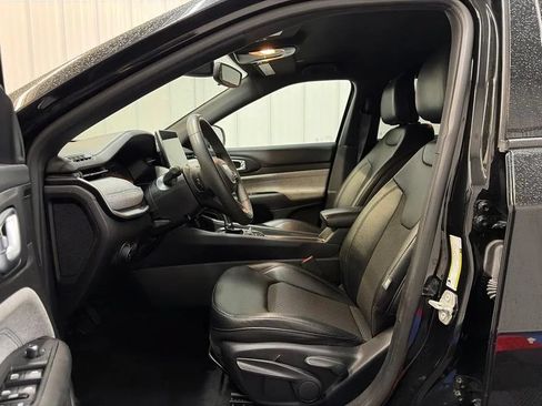 Used 2024 Jeep Compass Latitude AWD/4WD image 12