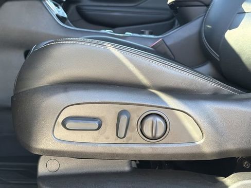 Used 2023 GMC Terrain SLT w/ Infotainment Package II image 29