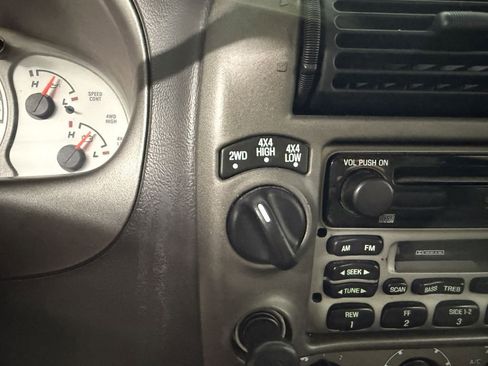Used 2001 Ford Explorer Sport Trac 4x4 image 18