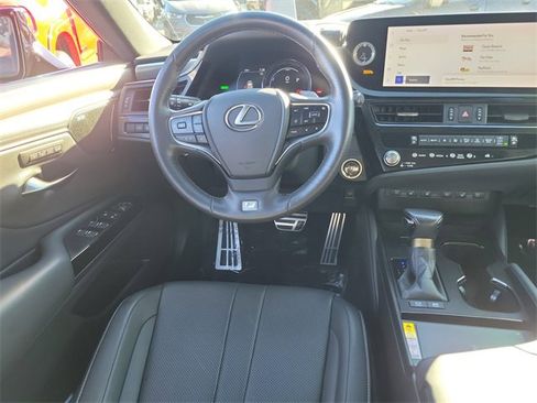 Used 2024 Lexus ES 300h F Sport image 9