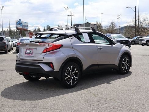 Used 2018 Toyota C-HR XLE FWD image 5
