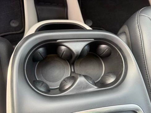 Used 2024 Chrysler Pacifica Touring-L image 22