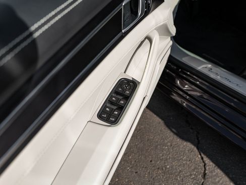 Used 2021 Porsche Panamera image 27