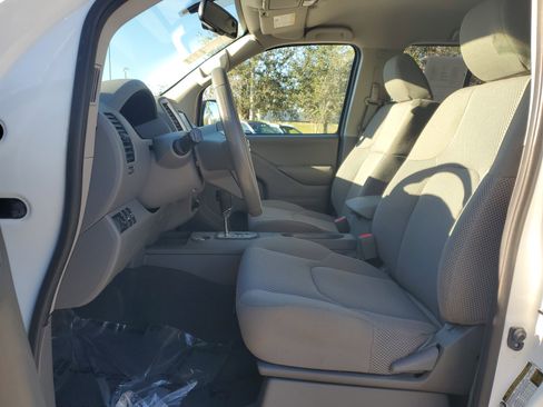 Certified 2020 Nissan Frontier SV w/ Midnight Edition Floor Mats image 14