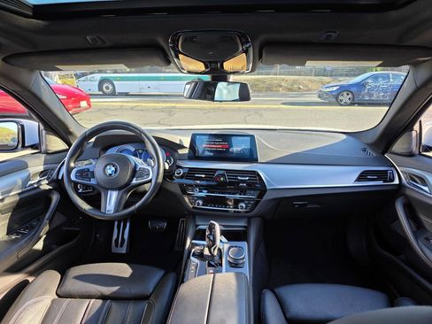 Used 2019 BMW 530e w/ M Sport Package image 18