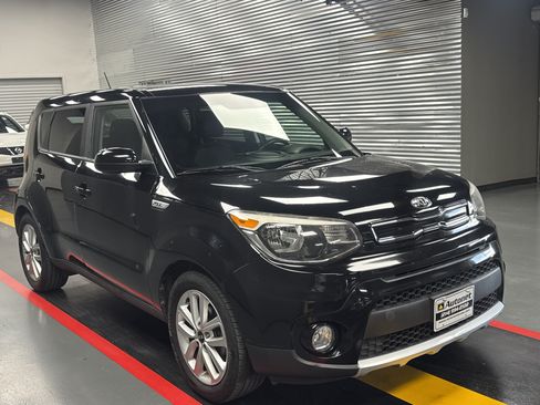 Used 2018 Kia Soul + FWD image 8