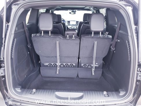 New 2026 Chrysler Pacifica Limited image 22