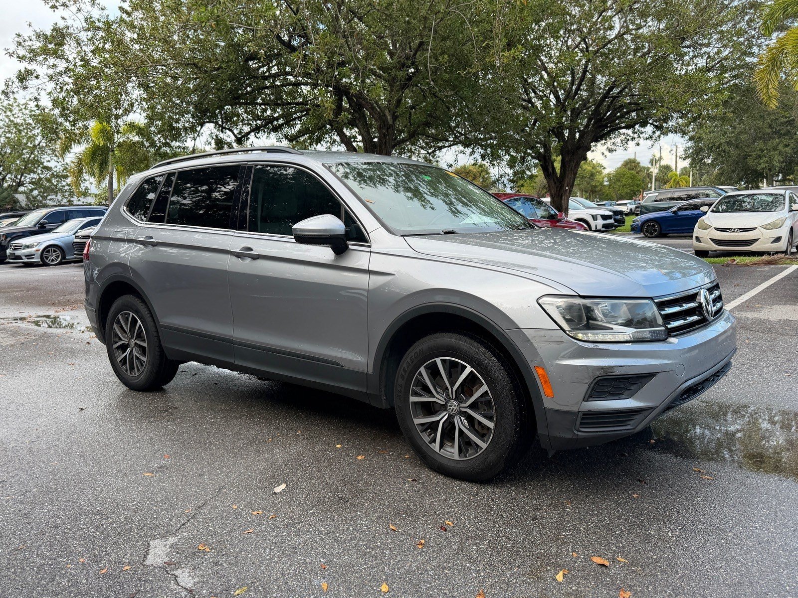 Used 2019 Volkswagen Tiguan SE FWD image 1