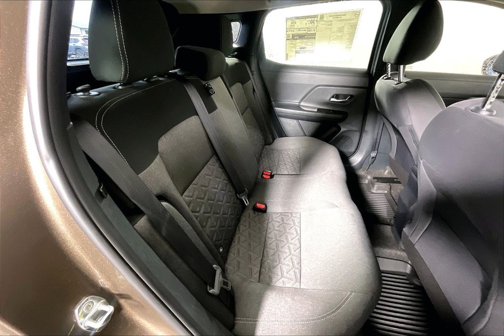 Used 2025 Nissan Kicks SV AWD/4WD image 34