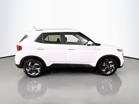 Used 2026 Hyundai Venue SEL FWD image 11