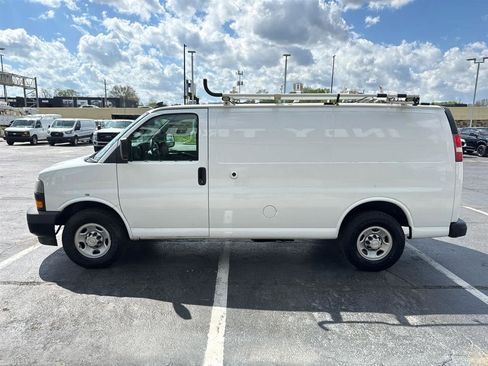 Used 2018 Chevrolet Express 2500 w/ Driver Convenience Package image 5