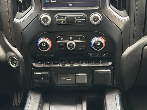 Used 2021 GMC Sierra 1500 AT4 w/ Technology Package AWD/4WD image 19