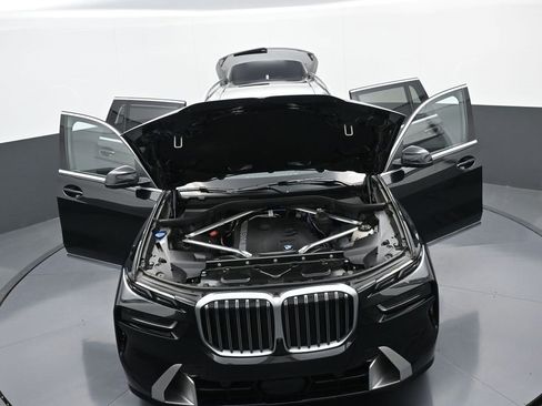 Used 2025 BMW X7 xDrive40i w/ Premium Package image 40