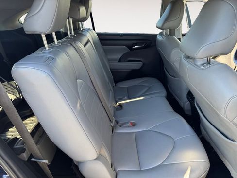 Used 2021 Toyota Highlander XLE image 29