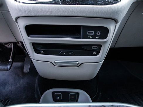 Used 2017 Chrysler Pacifica Touring-L Plus image 22