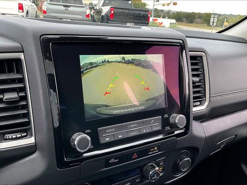 Used 2023 Nissan Frontier SV w/ SV Premium Package image 26