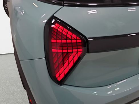 Certified 2025 MINI Cooper S FWD image 28