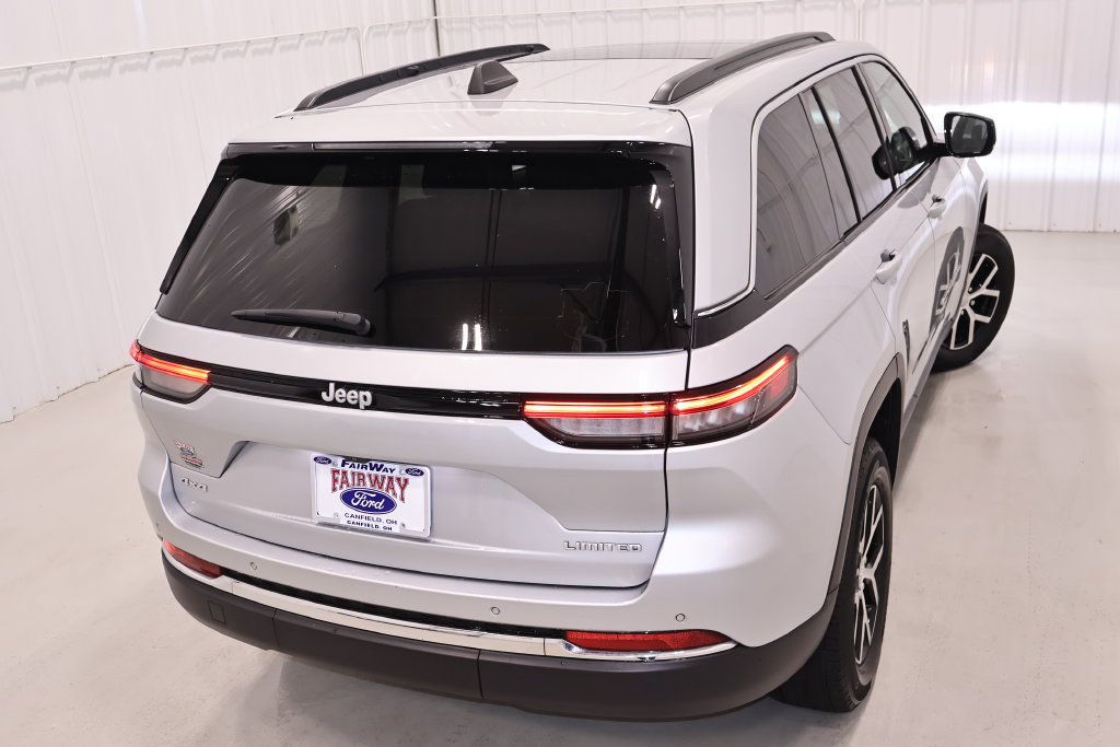 Used 2024 Jeep Grand Cherokee Limited AWD/4WD image 43