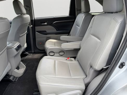 Used 2015 Toyota Highlander Limited AWD/4WD image 12
