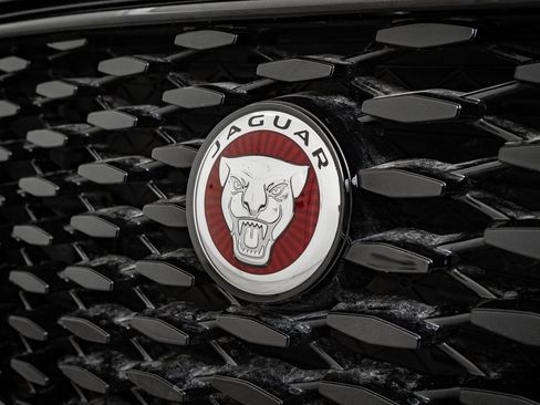 Used 2023 Jaguar F-PACE S image 3