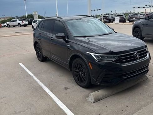 Used 2022 Volkswagen Tiguan SE R-Line image 8