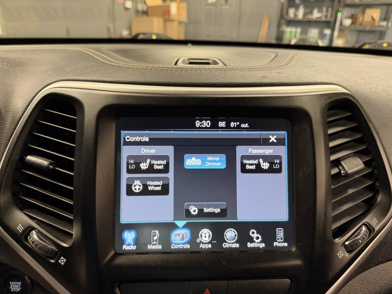 Used 2018 Jeep Cherokee Latitude Plus w/ Comfort/Convenience Group AWD/4WD image 14