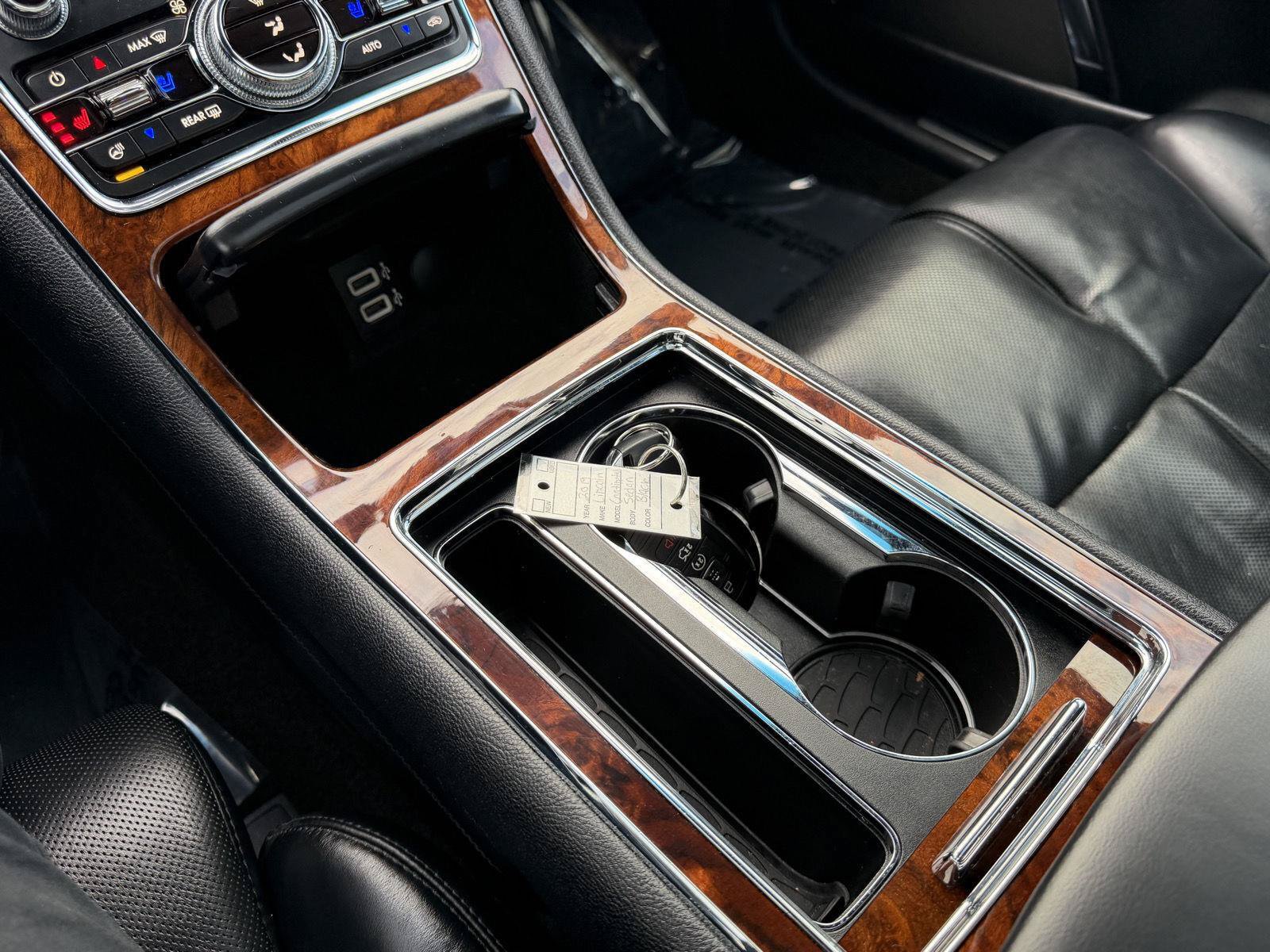 Used 2019 Lincoln Continental Reserve AWD/4WD image 15