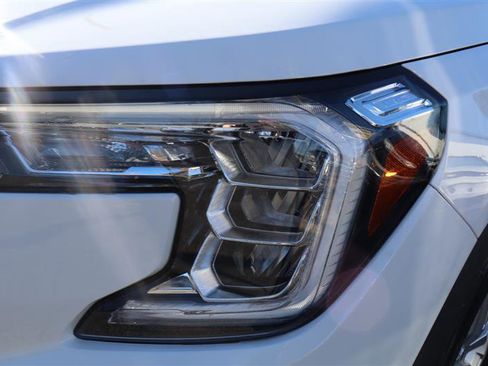 Used 2024 GMC Terrain SLE image 26