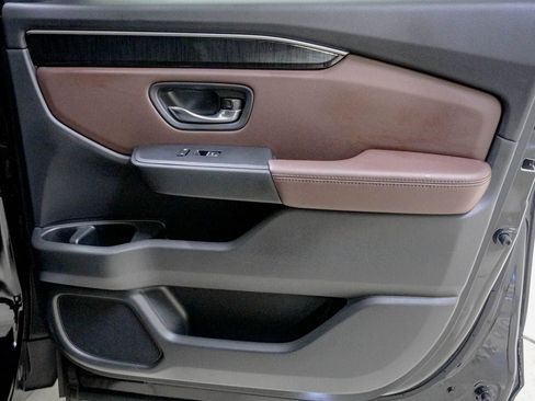 Used 2025 Honda Pilot Elite image 34