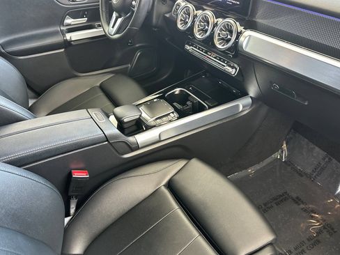 Used 2023 Mercedes-Benz EQB 300 4MATIC image 16