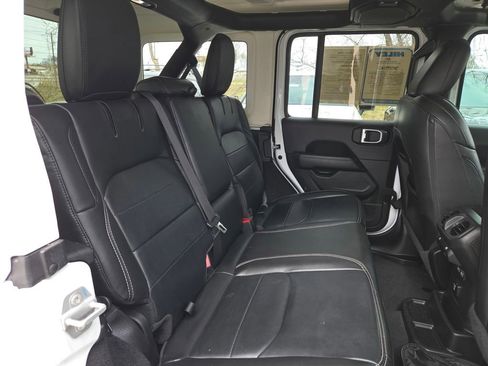 Used 2022 Jeep Wrangler Unlimited Sahara w/ Cold Weather Group image 28