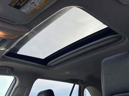 Used 2019 Toyota RAV4 XLE Premium image 14