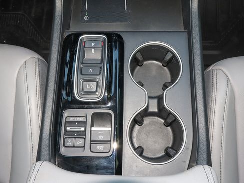 Used 2024 Honda Pilot Touring image 23