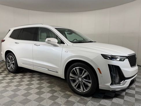 Used 2021 Cadillac XT6 Premium Luxury FWD image 8