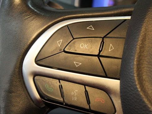 Used 2016 Chrysler 200 Limited FWD image 20