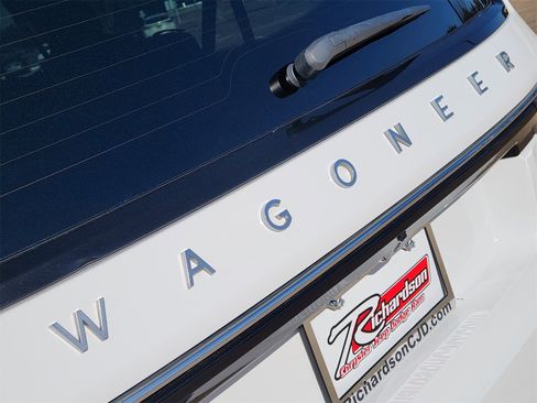 Used 2023 Jeep Wagoneer L Series II image 12