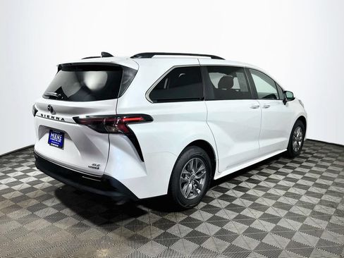 Certified 2023 Toyota Sienna XLE FWD image 7