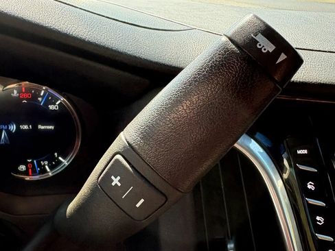 Used 2018 Cadillac Escalade Premium Luxury AWD/4WD image 20