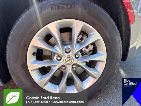 Used 2024 Chrysler Pacifica Touring-L AWD/4WD image 21