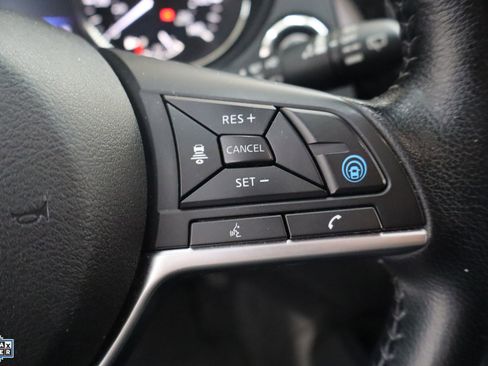 Used 2020 Nissan Rogue SV w/ Premium Package image 17