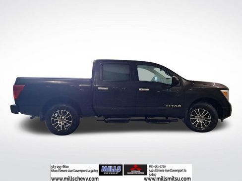 Used 2021 Nissan Titan SV w/ SV Convenience Package image 4